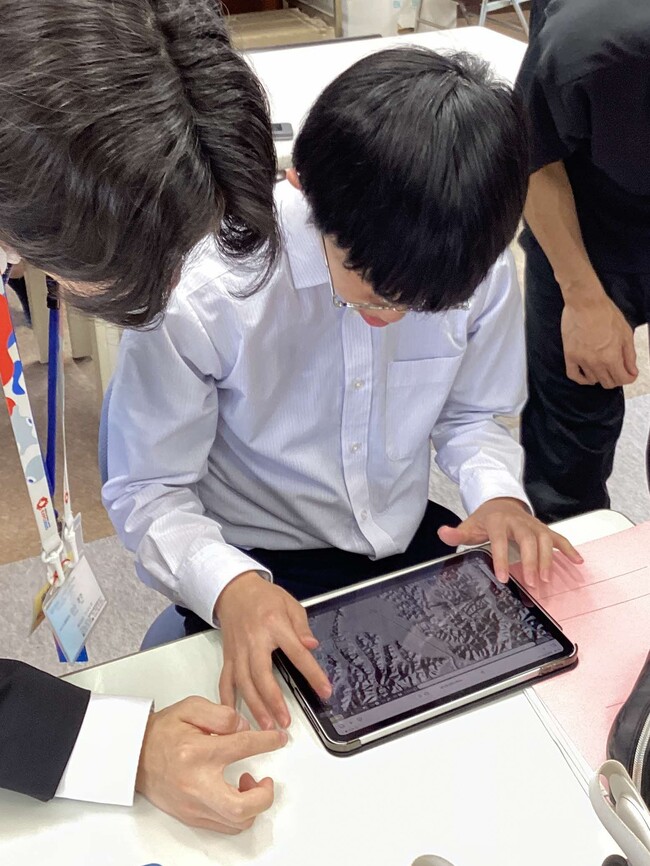 ４