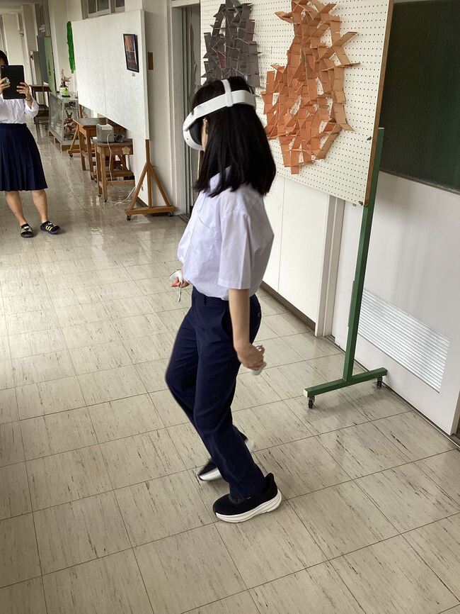 ７